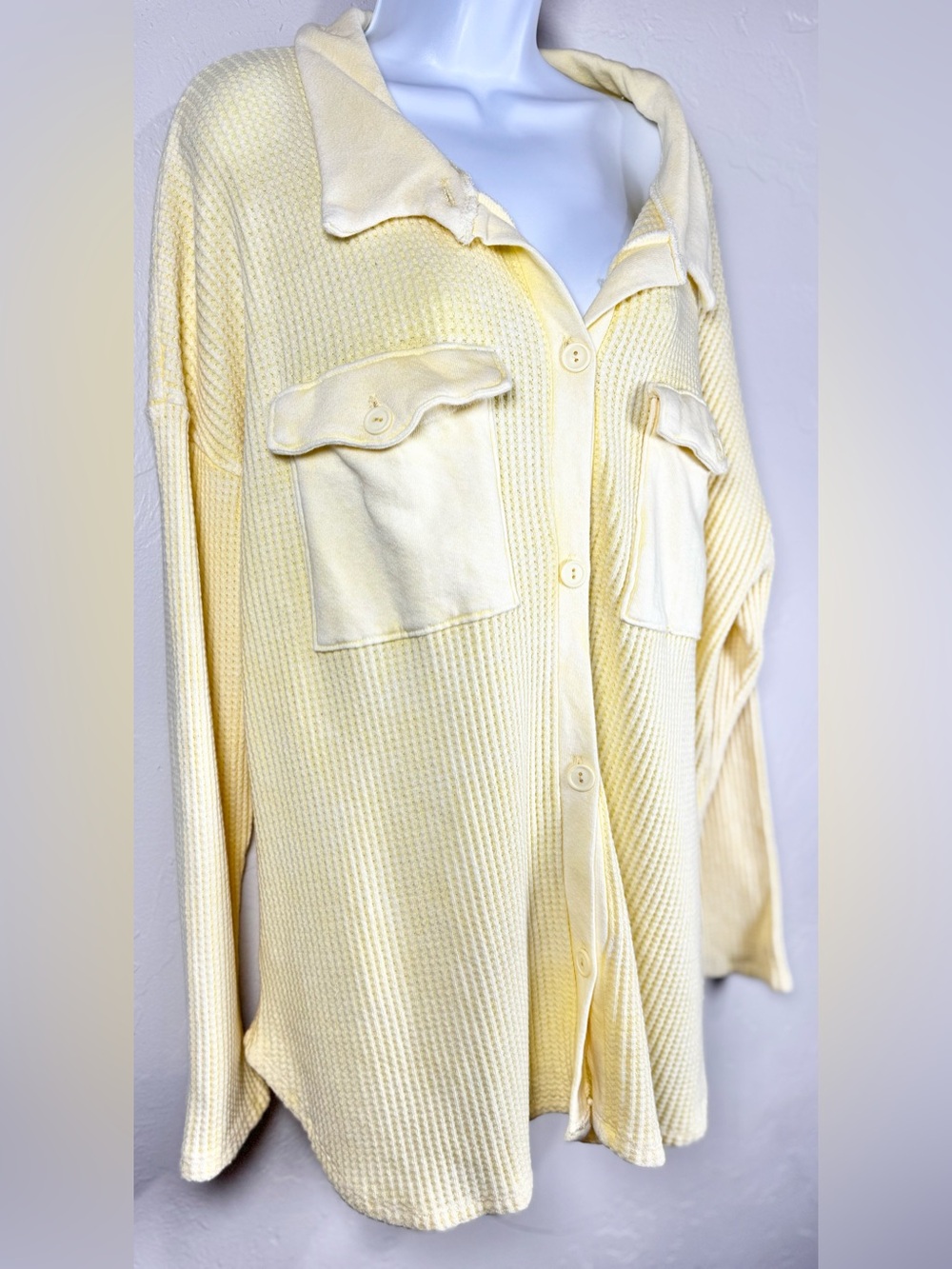 BUCKETLIST Pale Yellow Oversized Button-Down Shirt Size Large - Picture 4 of 9